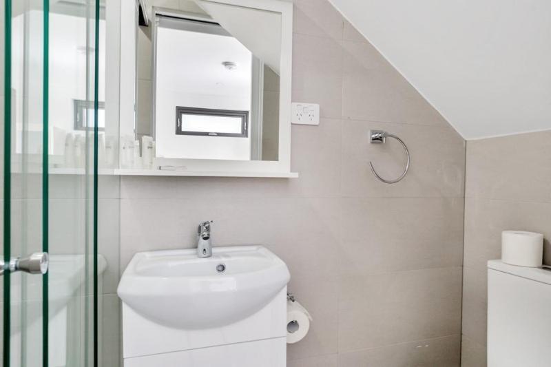 New Studio Apartment In Surry Hills Sydney Bagian luar foto